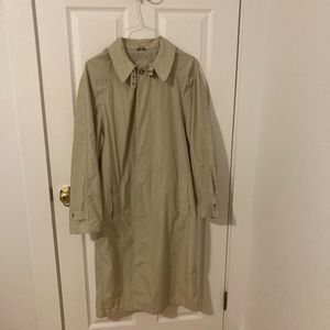Men’s Lightweight Atelier Raincoat.